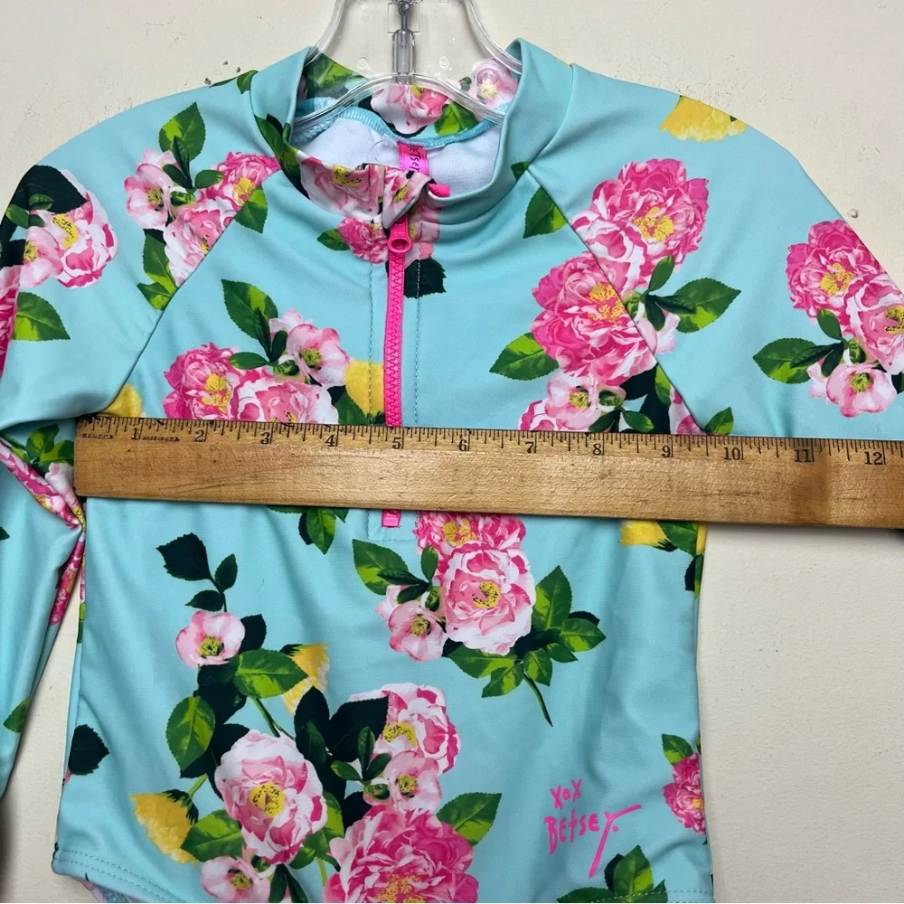 Betsey Johnson excellent please
